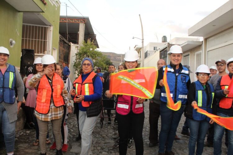 Arrancan Obras de empedrado en Ixtlán