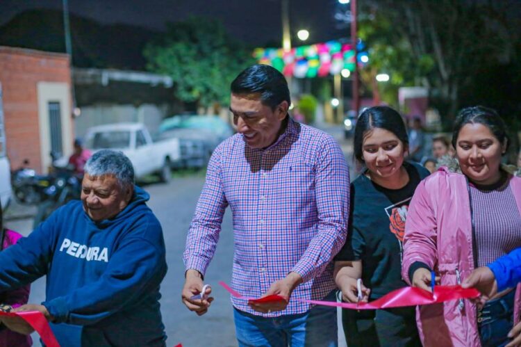 Toño Carrillo entrega rehabilitación del malecón