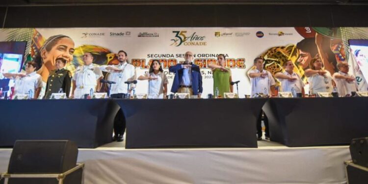 Inaugura Miguel Ángel Navarro Quintero pleno del SINADE