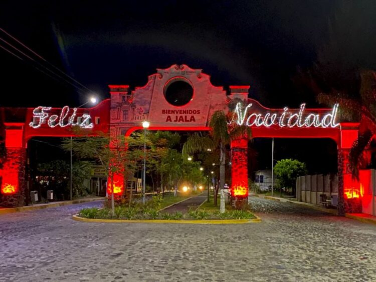 Inicia colocación de adornos Navideños en Jala Pueblo Mágico