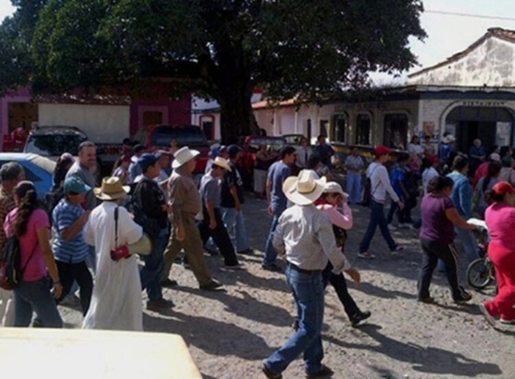 Peregrinos de Ahuacatlán visitan hoy La Barranca del Oro y Las Guásimas