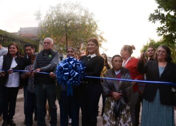 Vecinos de la Demetrio Vallejo en Ixtlán contentos con nuevo empedrado