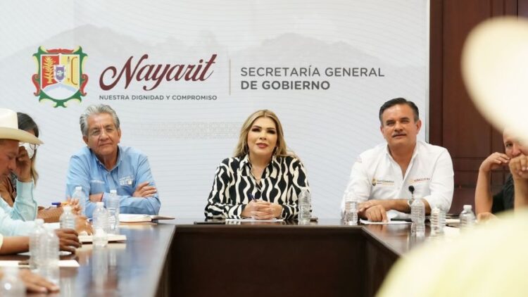 Total apoyo de presidenta de Ahuacatlán a fiestas patronales en comunidades