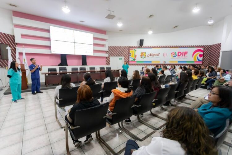 Total apoyo de presidenta de Ahuacatlán a fiestas patronales en comunidades