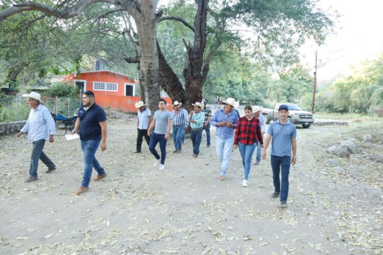 Total apoyo de presidenta de Ahuacatlán a fiestas patronales en comunidades