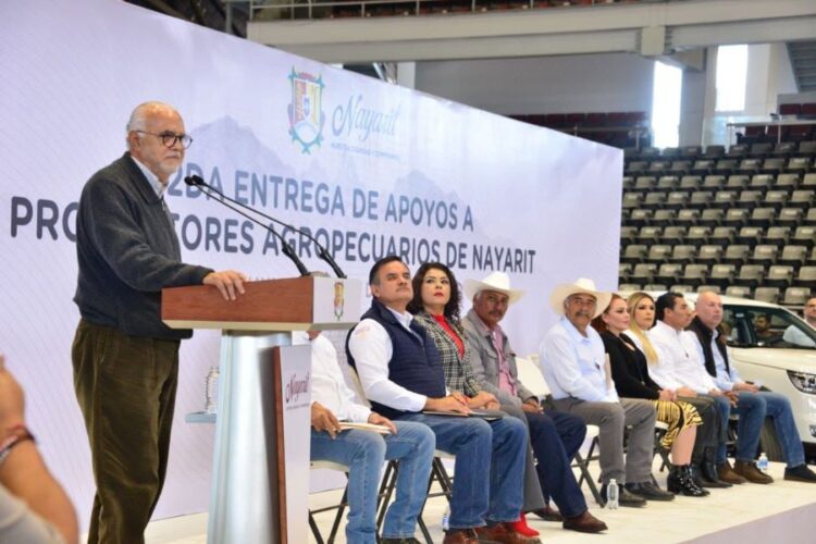 Encabeza Navarro Quintero 2da. entrega de apoyos a productores agropecuarios de Nayarit