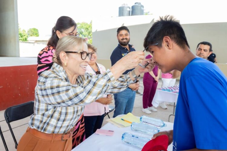 Otorga DIF Nayarit lentes graduados y de lectura a familias nayaritas