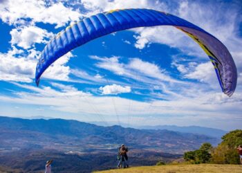 Parapentistas internacionales vuelven a deslumbrar al Pueblo Mágico de Jala