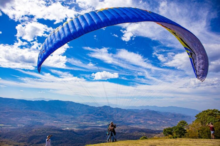 Parapentistas internacionales vuelven a deslumbrar al Pueblo Mágico de Jala