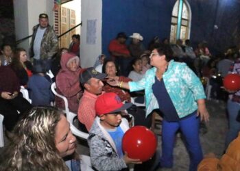 Total apoyo de presidenta de Ahuacatlán a fiestas patronales en comunidades