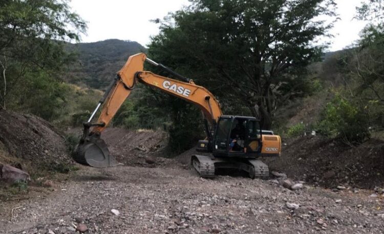 Avanzan trabajos de desazolve en el arroyo de La Campana