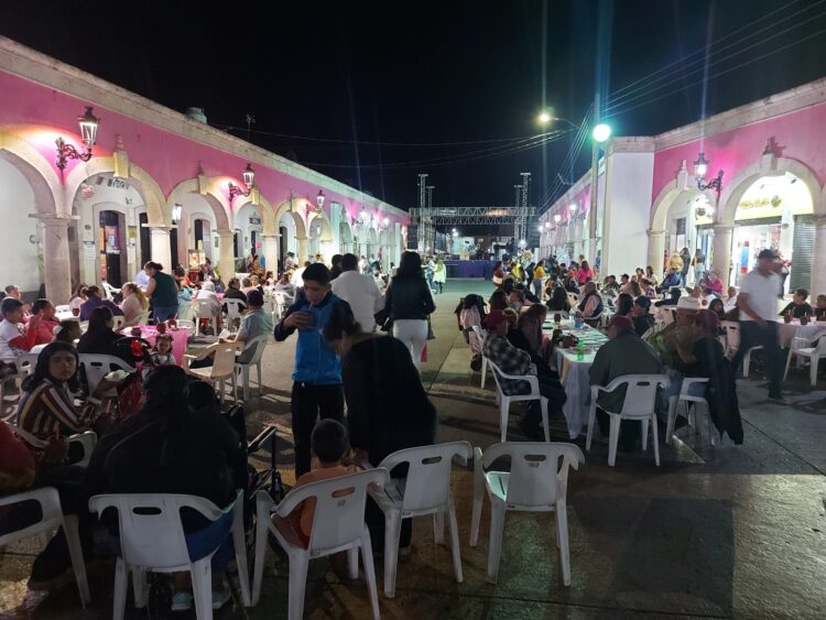 Presidenta de Ahuacatlán festeja su cumpleaños con un evento público inolvidable