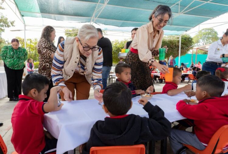Rosa Gutiérrez genera expectativas en Ahuacatlán