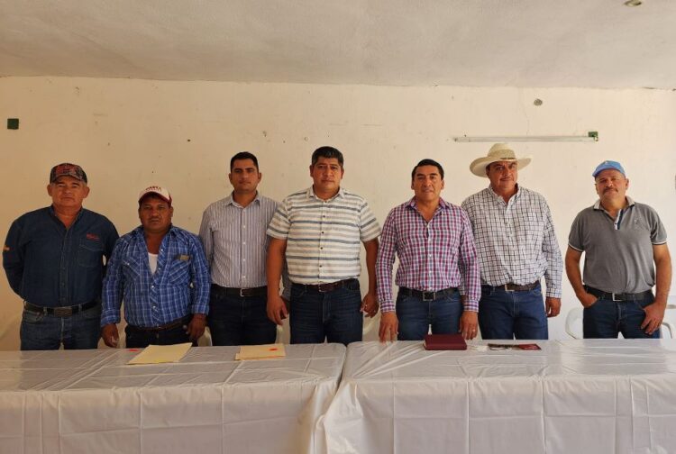 Ganaderos de Jala reeligen a Carlos Ventura como presidente de la asociación