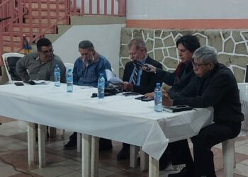 Presentan en Ahuacatlán el libro «100 poemas de amor» de Marco Antulio Arellano