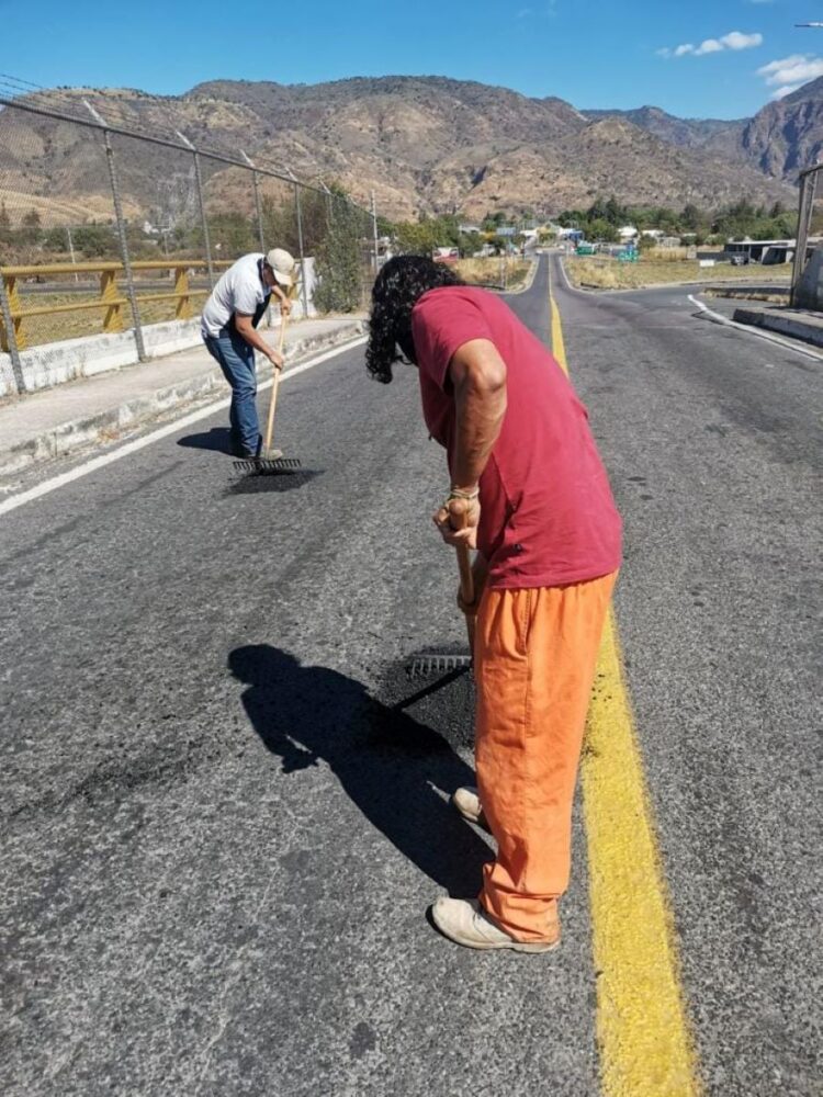 Futbolistas de Ahuacatlán piden empastado de su campo deportivo