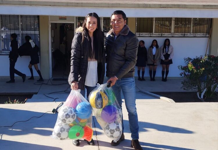 Toño Carrillo fortalece vínculos con la educación y mejora infraestructuras en Jala