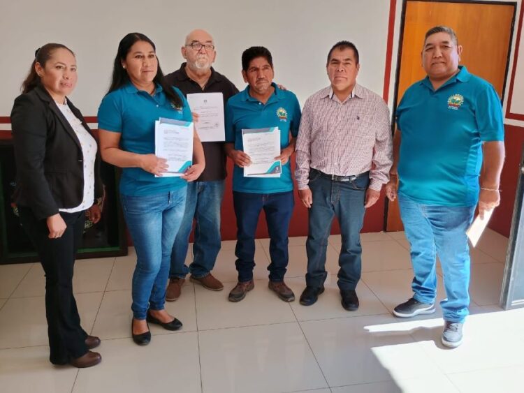 Entregan documentos de jubilación a trabajadores del SUTSEM en Jala