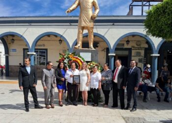 Entregan medalla al mérito “Gral. Eulogio Parra” al decano de la radio en Ixtlán, Manuel López Ramírez