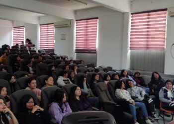 Imparten pláticas sobre violencia en el noviazgo y técnicas de defensa personal en Prepa de Ixtlán