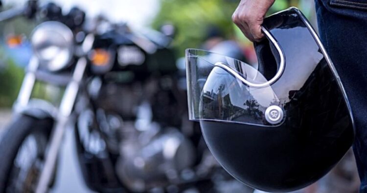 Inicia campaña para promover el uso del casco entre motociclistas en Ahuacatlán