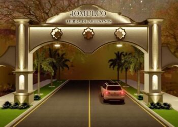 Jomulco avanza unido en la construcción del arco de bienvenida