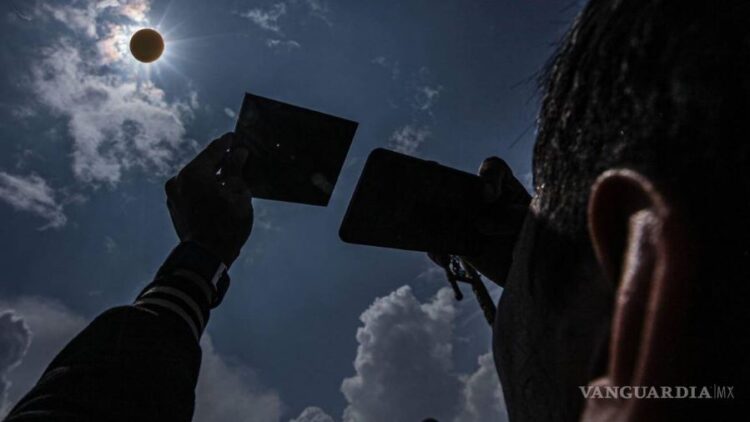 Eclipse solar deja a la zona sur expectante, pero sin el impacto esperado