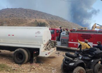 No será fácil apagar el incendio en el relleno sanitario del Iztete 
