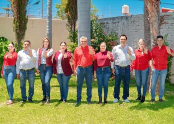 Pura gente comprometida con el pueblo acompaña a Memo Ramírez en Ixtlán