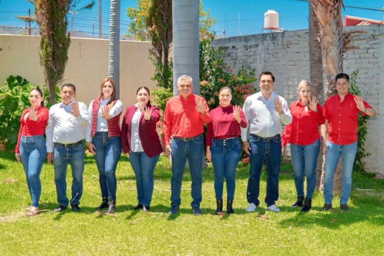 Pura gente comprometida con el pueblo acompaña a Memo Ramírez en Ixtlán