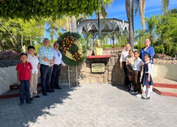 Gobierno municipal de Ahuacatlán conmemora el natalicio de Miguel Hidalgo y Costilla