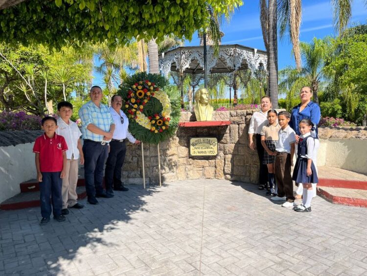 Gobierno municipal de Ahuacatlán conmemora el natalicio de Miguel Hidalgo y Costilla