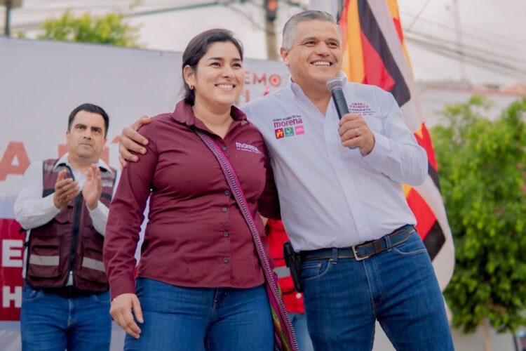 Memo Ramírez y Elizabeth López Blanco encabezan exitoso recorrido por Ixtlán
