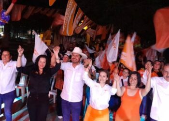 Norma Parra cierra campaña con apoyo masivo en la Placita de los Arcos