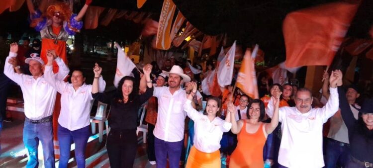 Norma Parra cierra campaña con apoyo masivo en la Placita de los Arcos