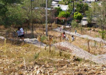 Singular celebración a la Santa Cruz, en Ahuacatlán 