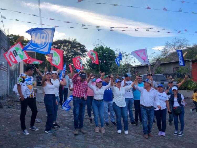 Manolo Andalón continúa promoviendo el voto “6 de 6” en Ahuacatlán