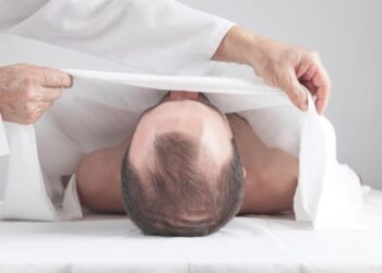 ¡Besó a un cadáver!