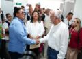 Entrega gobernador y su esposa nuevo hospital comunitario, en Tuxpan