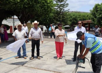 Inicia construcción de cancha de usos múltiples en Santa Isabel