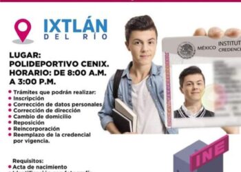 Limpian rejillas de la calle Aldama, en Ahuacatlán