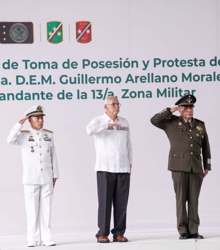 Navarro Quintero da bienvenida al nuevo comandante de la Treceava Zona Militar