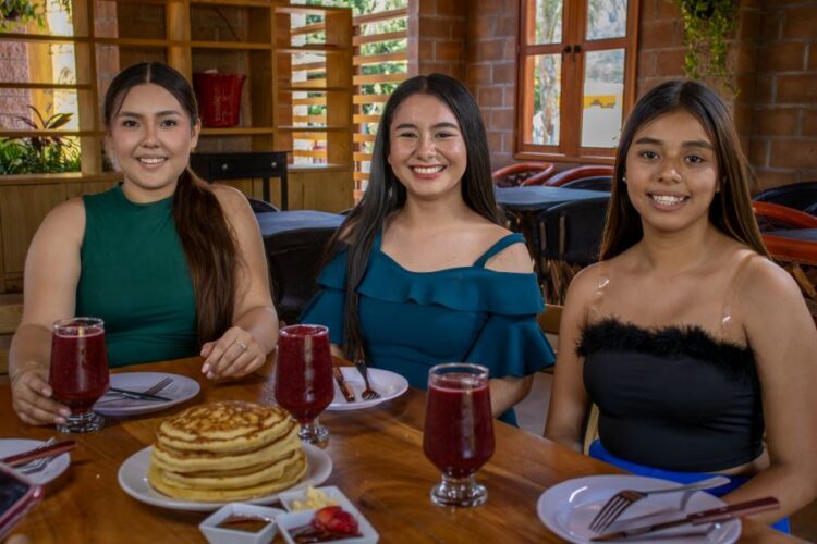 Tres candidatas compiten por el título de Reina de Méxpan 2024