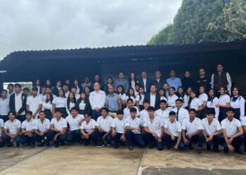 Asiste Toño Carrillo a la clausura del ciclo escolar del CECyTEN