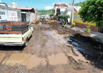 Avance significativo en la obra de drenaje sanitario en la colonia Santo Santiago