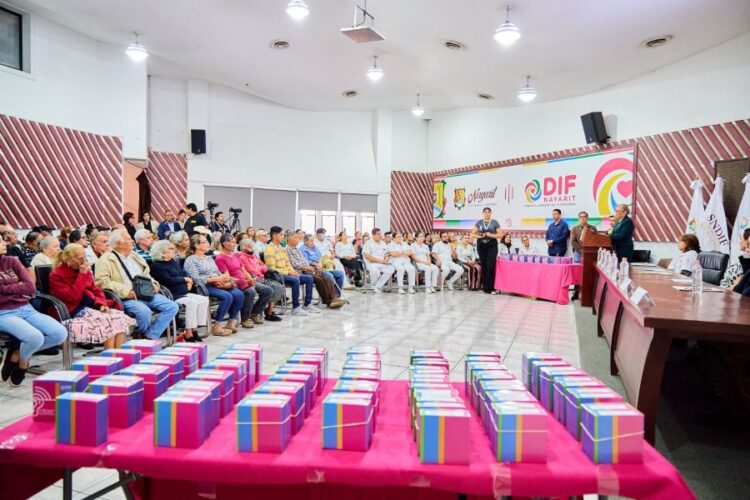 DIF Nayarit entrega aparatos auditivos que transforman vidas