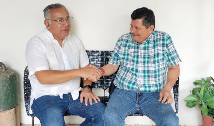 Encuentro fructífero entre presidente electo de Ahuacatlán y titular de la Parroquia