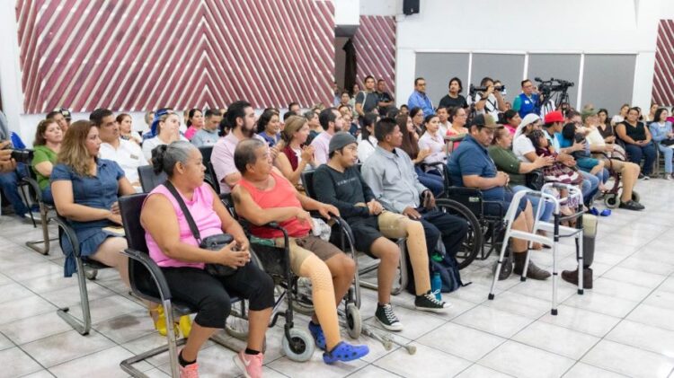 Gobierno del estado y DIF Nayarit entregan prótesis externas de pierna y brazo