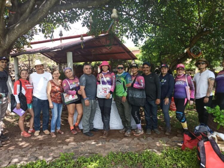 Ixtlán del Río reconoce a grupos de senderistas de Nayarit