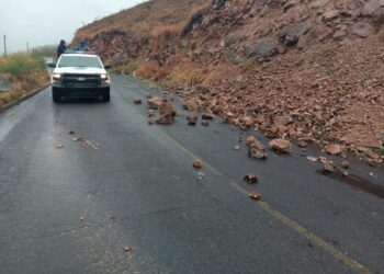 Peligroso trayecto en la carretera entre Jomulco y La Meseta de Jala